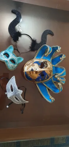 Máscara veneziana tradicional de bobo da corte com certificado