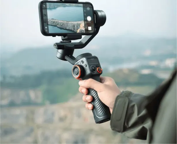 Gimbal Estabilizador de Celular Hohem M6 com case pouco usado para criadores de conteúdo