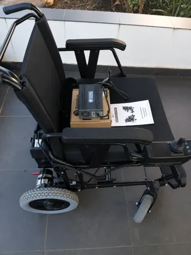 Cadeira de Rodas Motorizada Freedom Compact S CMBAT (NOVA)