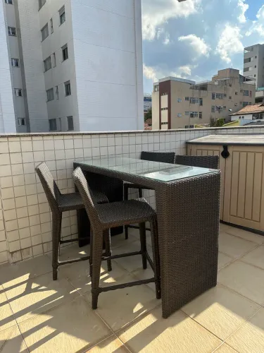 MESA BISTRÔ / ÁREA GOURMET EM FIBRA SINTÉTICA + 4 CADEIRAS