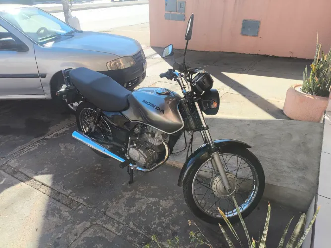 Vende se fan 125 ano 2008 kS ou troca por carro ou moto maís Nova *