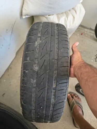 Vendo 3 pneus aro 15 usados bons, NÃO está empenado