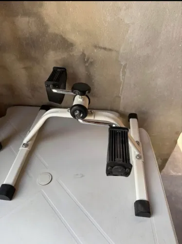 Mini bicicleta para fisioterapia