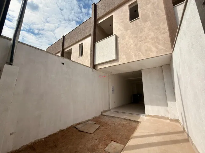 VENDA CASA GEMINADA 2 QUARTOS SANTA AMÉLIA BH!