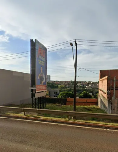Terreno comercial alugado frente UEL