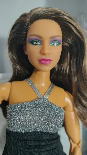 Boneca Barbie Signature Collector Looks #12 Fryda - Mattel