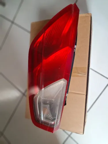 Lanterna traseira Fiat Punto primeira geração lado direito