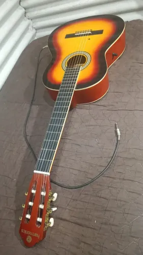 Violão elétrico, regulado por um profissional para ser adequado aos iniciantes! 7.4.5