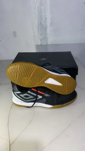 CHUTEIRA UMBRO PRO 5 CLUB FUTSALL?