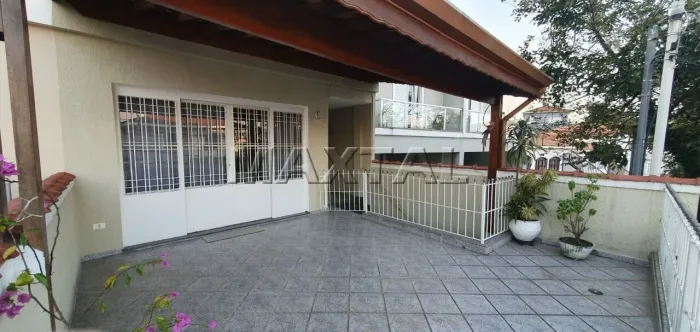 Casa de 167m², 3 dormitórios, 5 banheiros, 1 salas, 1 vaga, churrasqueira, edícula com ban