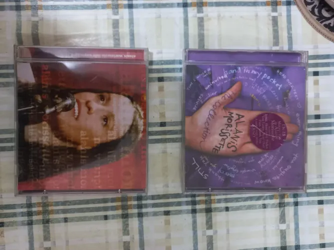 CD Alanis Morissette. 