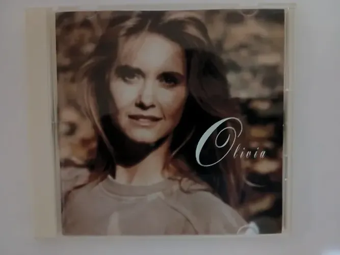 CD - Olivia Newton-John "Back To Basics - The Essential Collection 1971-1992"