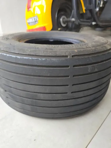 Pneu para escooter elétrica