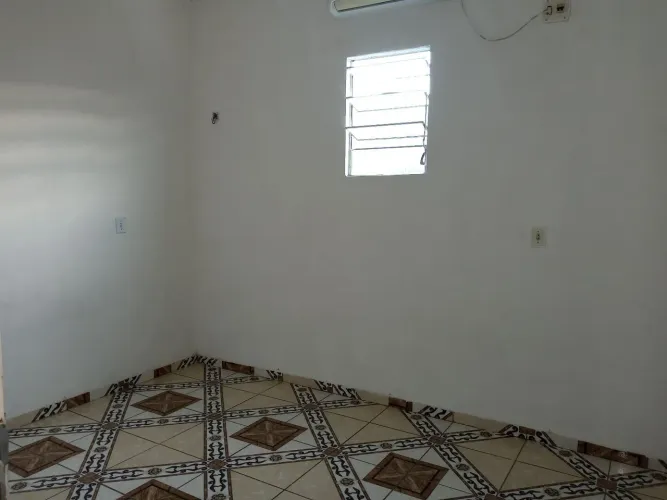 Aluga apartamento, no conjunto industriário e outro o Armando mendes