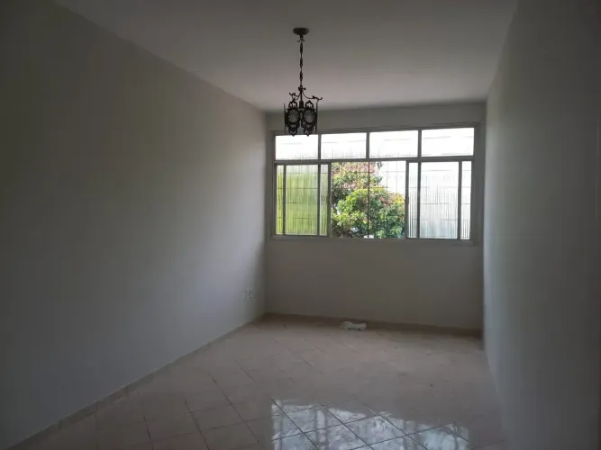 Casa 04 quartos/02 banheiros, ideal para uso comercial em Maruípe.