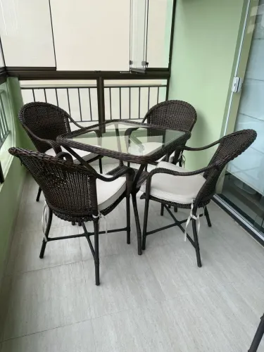 Conjunto de varanda, mesa e poltrona