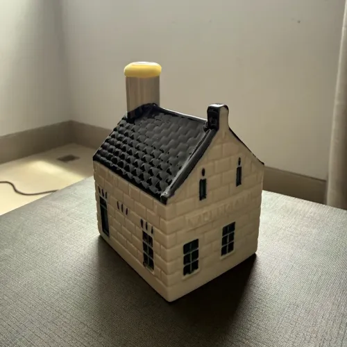 Souvenir Casinha porcelana pintada a mão 