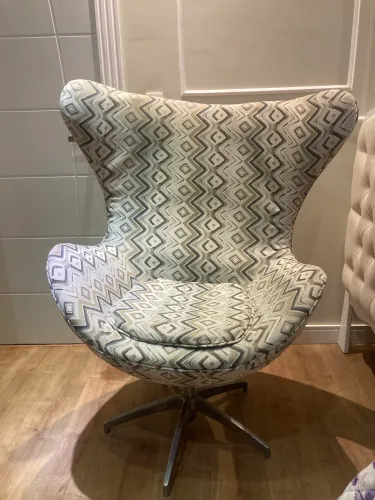Poltrona Decorativa Giratória Estilo Egg - Moderna e Confortável
