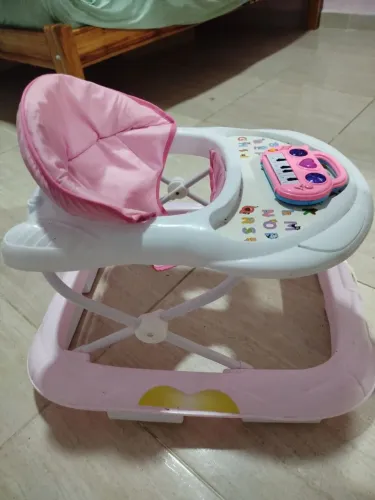 Andador infantil sonoro menina