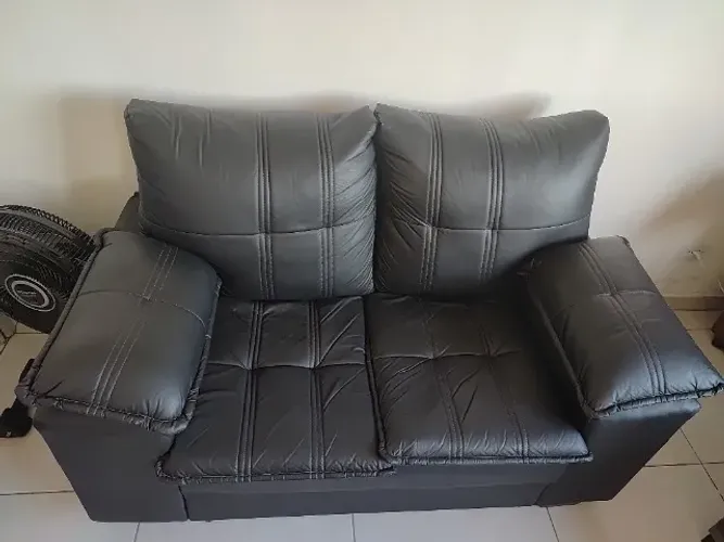Vende - se sofa 2 lugares de couro novo