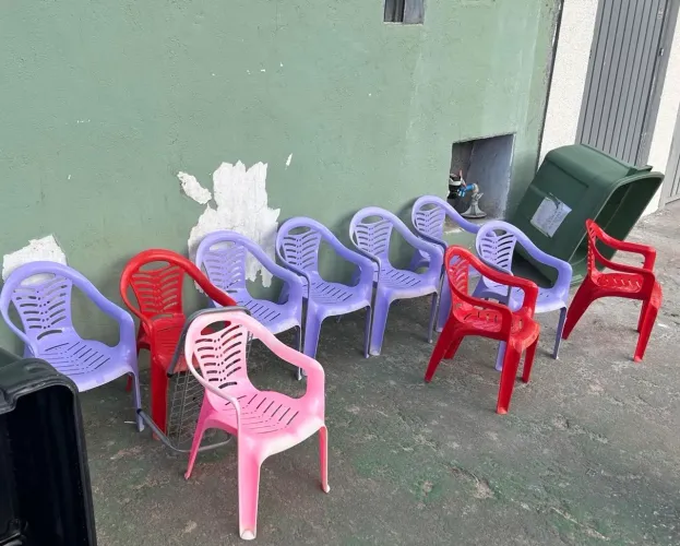 Cadeira de plástico infantil