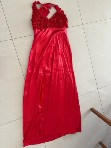 Vestido longo de cetim verdeiro