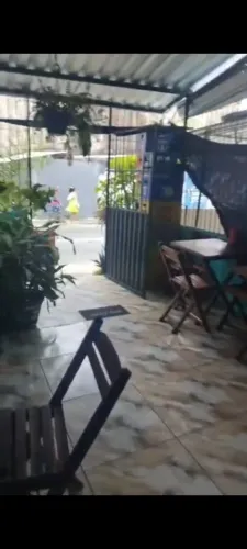Bar frente de rua. Bem movimentado