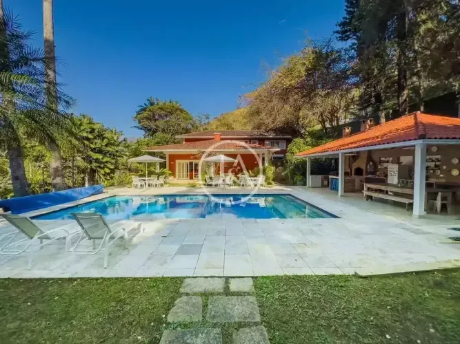 Casa para venda com 6 quartos, 9605m² - Corrêas - Petrópolis/RJ