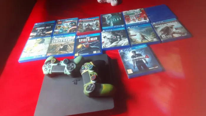 Ps4 muito novo 2 controle mas 13 jogos