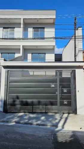 Sobrado à venda com 3 dormitórios, 3 vagas de garagem, piscina, churrasqueira, 200m², Vila