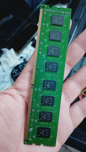 Memória Ram 4GB Computador/PC ótimo estado, funcionando perfeitamente.
