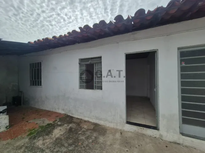 Casa para locação em Sorocaba-SP, Vila Assis: 2quartos, 1 banheiro, 1 vaga, área de 78m²!