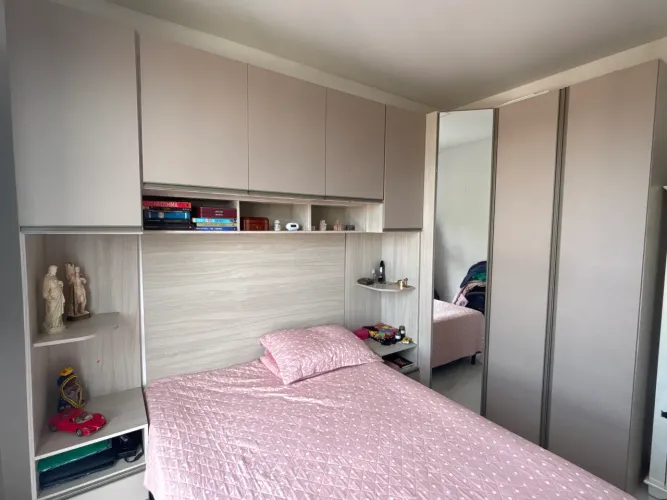Guarda-roupa e cama (QUARTO COMPLETO)