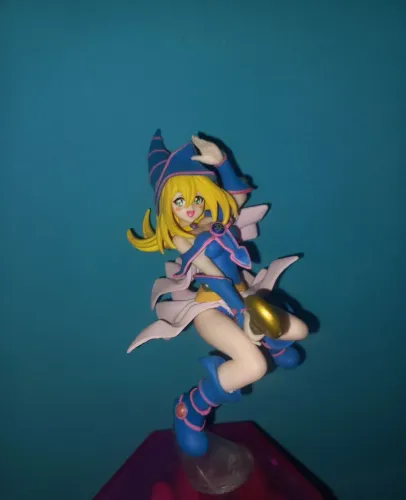 Action Figure Maga Negra (Dark Magician Girl)