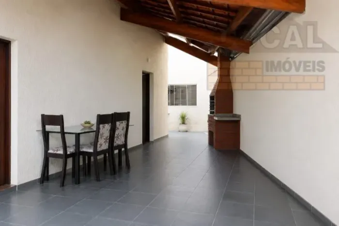 Casa à venda no Parque Assunção, Taboão da Serra-SP! 2 quartos, 1 suíte, 2 salas, 2 banhei