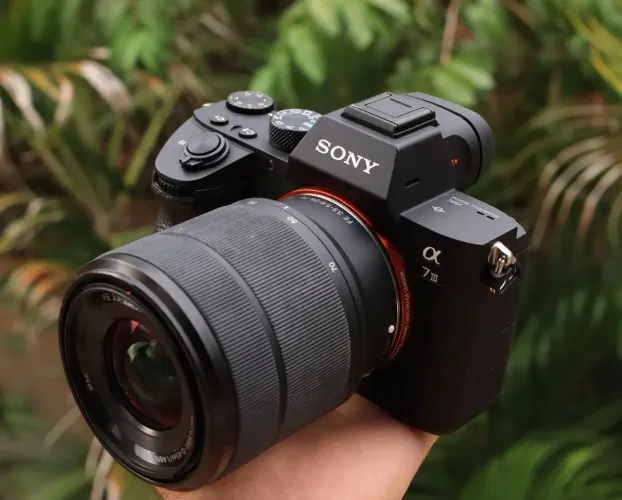 Camera Sony A7 III + Lente 28-70mm