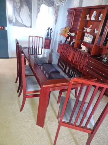 Mesa com 6 cadeiras