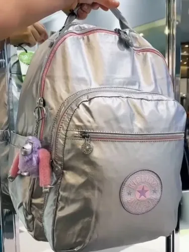 Mochila Kipling Modelo Seoul Original - Prata Metalizada com Glitter (Edição Especial)