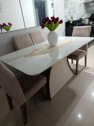 Mesa de jantar de vídeo laqueado
