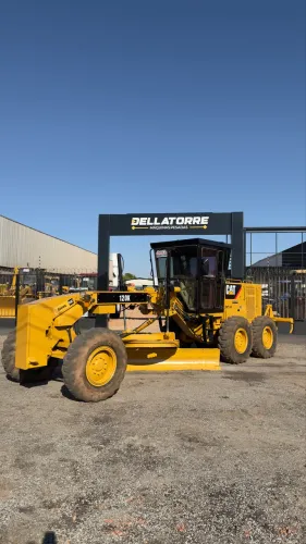 MOTONIVELADORA CATERPILLAR 120K 2010 9000 HORAS ORIGINAL REVISADA