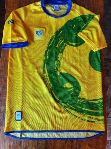 Camisa comemorativa da Seleção Brasileira lançada para a Copa do Mundo de 2006
