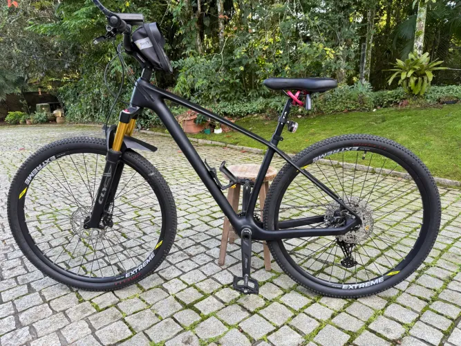 Bicicleta MTB - Carbono-  11V - Quadro 17 - Shimano Deore