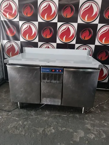 Balcão 2P 1,27x70x85 refrigerado 2 portas 220 volts todo no aço inox por dentro e por fora