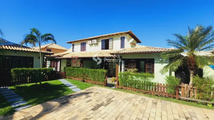 Casa à venda, em condomínio fechado no Peró, Cabo Frio, RJ, próximo a praia