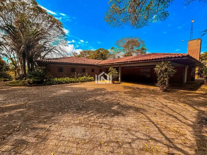 Casa à venda no condomínio Parque Silvino Pereira