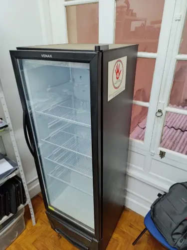 Geladeira Expositora VENAX - Porta de Vidro