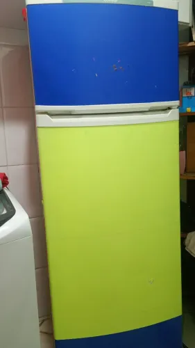 Geladeira para doação - ler anúncio