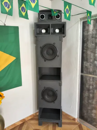 Caixa De Som Trio Profissional - 2 Woofer Novik + Médio Grave + Tweeter (Com Cabos)