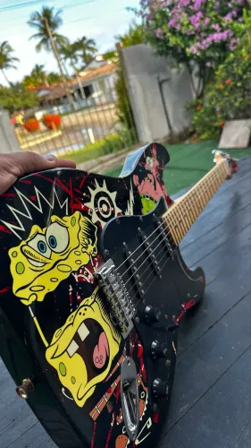 Guitarra Infantil Bob Esponja edicao limitada