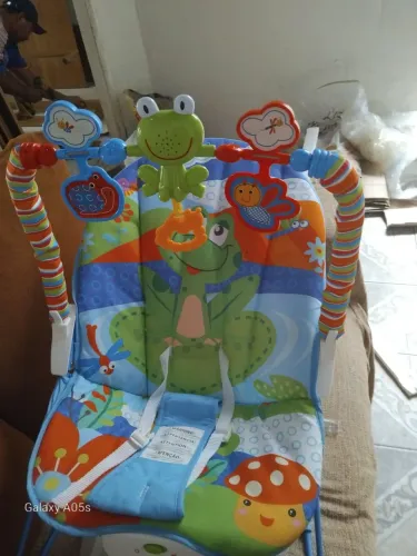 Cadeira confortável que canta Pra bebê dormir
